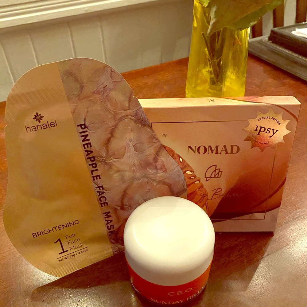 Nomad pallet, face mask, facial moisturizer